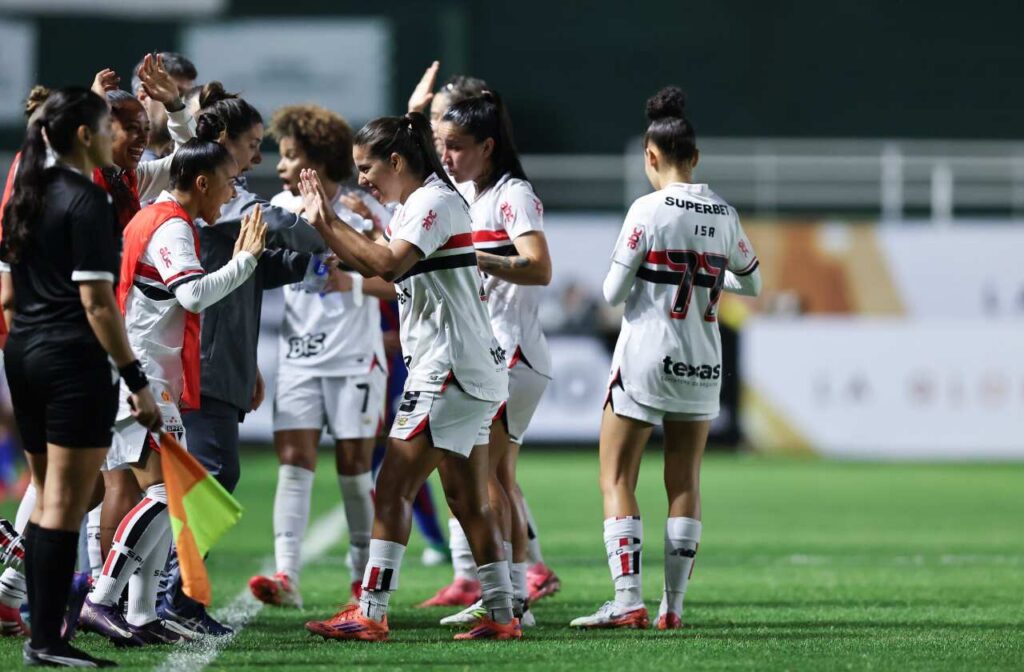 São Paulo divide a liderança do Grupo C com o Colo-Colo