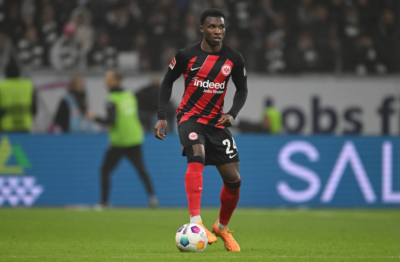 Aurélio Buta chega para reforçar o setor defensivo do Tricolor - Foto: Christian Kaspar-Bartke/Getty Images