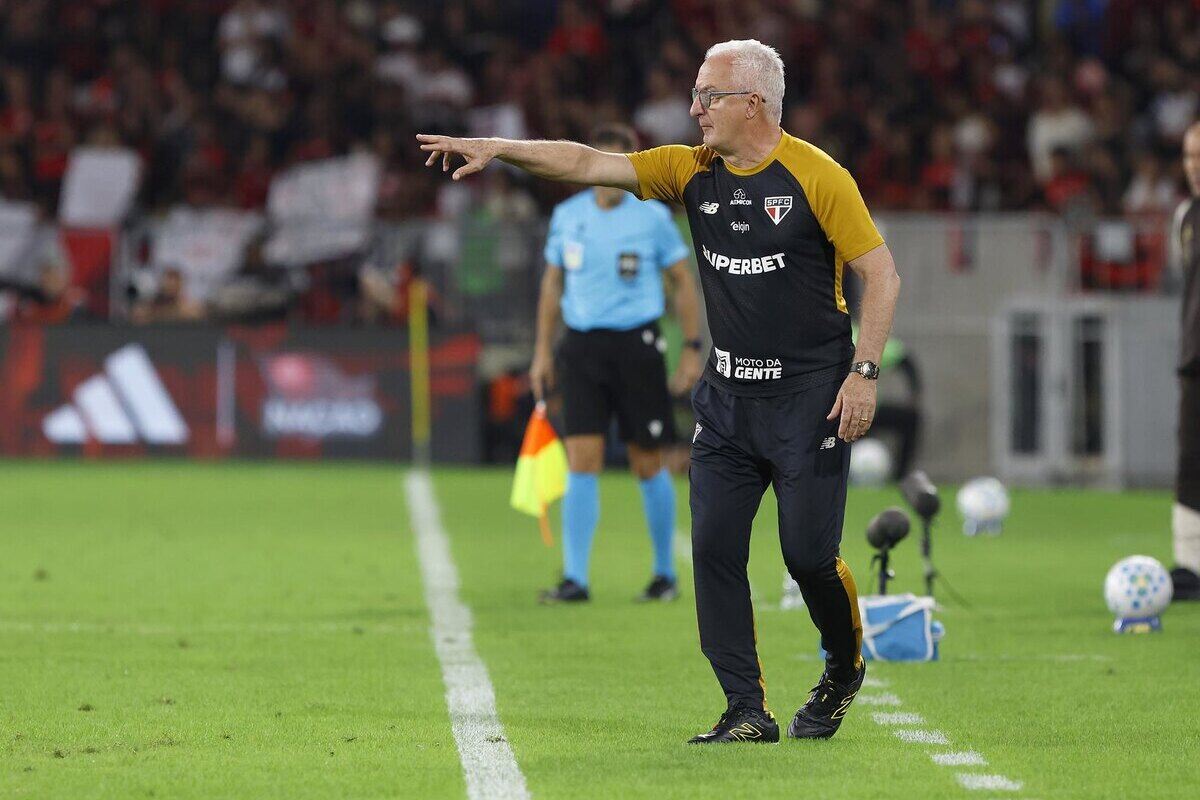 Dorival júnior durante o empate do São Pulo com o Flamengo - Foto: Rubens Chiri/Saopaulofc.net