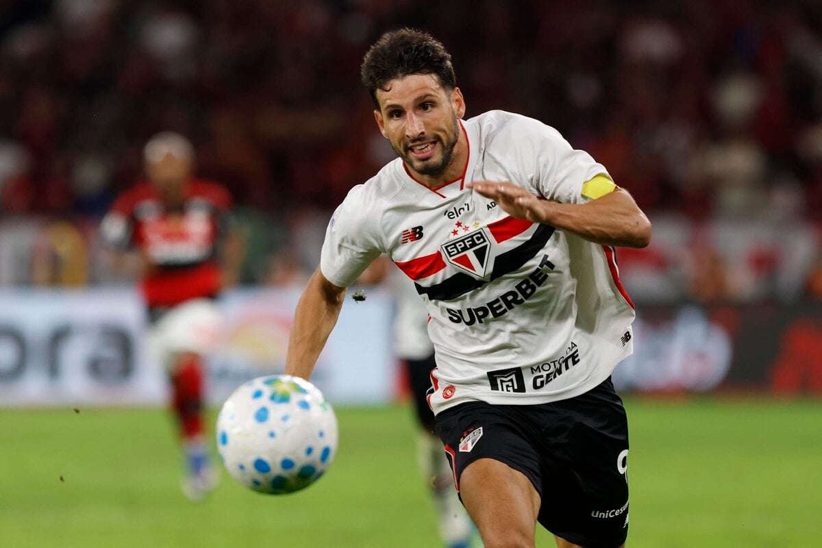 Calleri em ação com a camisa do São Paulo - Foto: Rubens Chiri/Saopaulofc.net