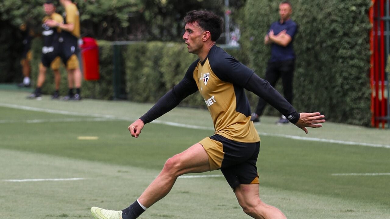 Lateral terá que procurar um novo clube para sequência da carreira - Foto: Erico Leonan / São Paulo