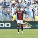 Faro de artilheiro! Luiz Gustavo é o defensor do São Paulo com mais gols no ano