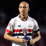Jovem atacante Henrique deve receber mais chances no time titular do São Paulo em 2025? Vote!
