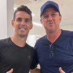 Perto do São Paulo, Oscar posta foto com Rogério Ceni: "Ídolo"