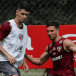 Oscar treina com bola, e São Paulo inicia preparação para estreia contra o Talleres pela Libertadores