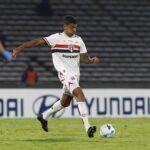 Luiz Gustavo recebe alta, mas segue como baixa no São Paulo pelos próximos dez dias