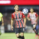 Cédric Soares responde sobre vaias da torcida do São Paulo e diz: “É melhor empatar do que perder”