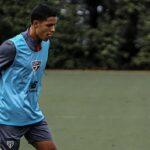 Ryan segue com pouco espaço e vê dupla da base ganhar mais minutos em últimos jogos do São Paulo
