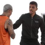 Em recuperação, Luiz Gustavo acompanha último treino do São Paulo antes de duelo pela Libertadores