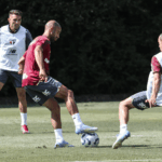 Recuperado de lesão, Lucas mira volta aos gramados pelo São Paulo: “Louco para estar em campo”