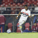 Técnico do São Paulo elogia Wendell e valoriza renovação de Cédric Soares: “Linda surpresa”