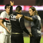 Com 15 cartões em 2025, Zubeldía inicia período de suspensão dupla no São Paulo