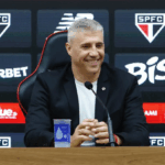 Crespo se emociona em apresentação no São Paulo: “É um lugar mágico”