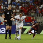 Enzo Díaz supera concorrência e vive maior sequência como titular no São Paulo