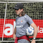 São Paulo discute futuro de Zubeldía e mira novo técnico; Crespo é alvo
