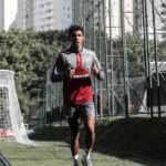 Luiz Gustavo inicia trabalho de recondicionamento físico no CT do São Paulo