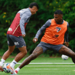 Ferreira e Lucas treinam com jovens da base, e São Paulo abre o dia com trabalho de enfrentamento