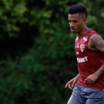 “Quero continuar ajudando”, diz Marcos Antônio após renovação no São Paulo