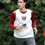Dinenno x André Silva: bola aérea é arma do argentino em disputa com o artilheiro do São Paulo