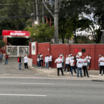 Integrantes de torcida organizada se reúnem com jogadores, Muricy e Crespo no CT do São Paulo