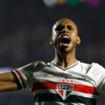 André Silva revela jogada ensaiada em gol do São Paulo, lista melhores atacantes do Brasil e vislumbra seleção: ‘Sonho de qualquer jogador’
