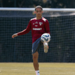 Escalação do São Paulo: Crespo relaciona jovens da base para jogo contra o Sport