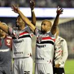 Bastidores de classificação do São Paulo têm festa e discurso de Lucas: “Dar carrinho na trave”