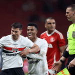 Roger Machado se irrita com Cédric, e confusão se forma em Inter x São Paulo