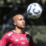 Crespo despista sobre volta de Lucas ao São Paulo e aprova crias da base
