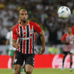Lucas avalia condição física e comenta expectativa por titularidade na Libertadores: “Vamos ver”