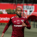 Joga quando? Lucas Moura entra em fase final de transição no São Paulo e se aproxima de retorno