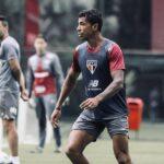 Recuperado de grave doença, Luiz Gustavo volta aos treinos no São Paulo