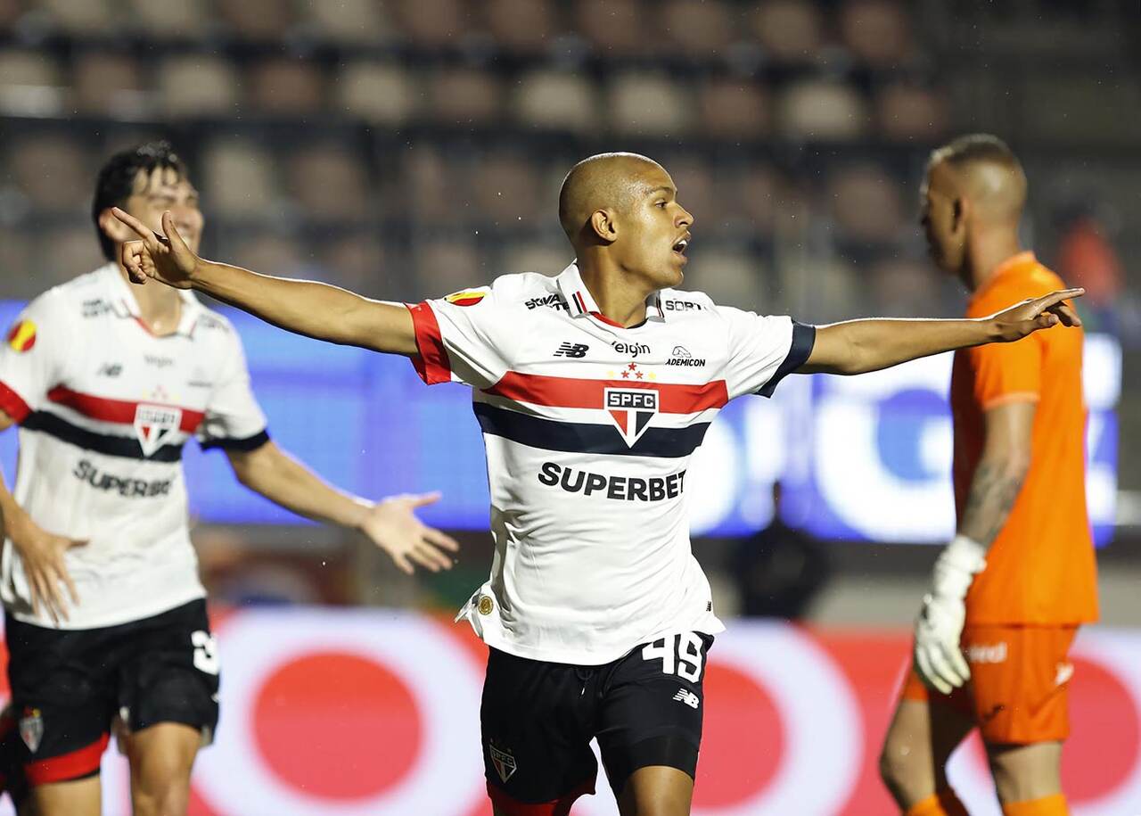 São Paulo prepara renovação de contrato com Ryan Francisco