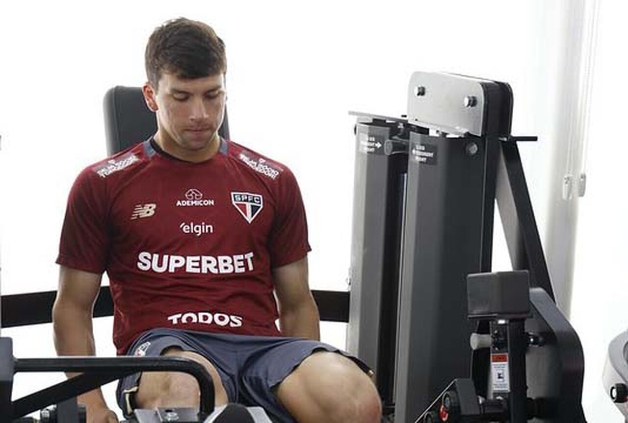 Tapia e Ferraresi voltam a treinar no São Paulo; Oscar iniciará transição física