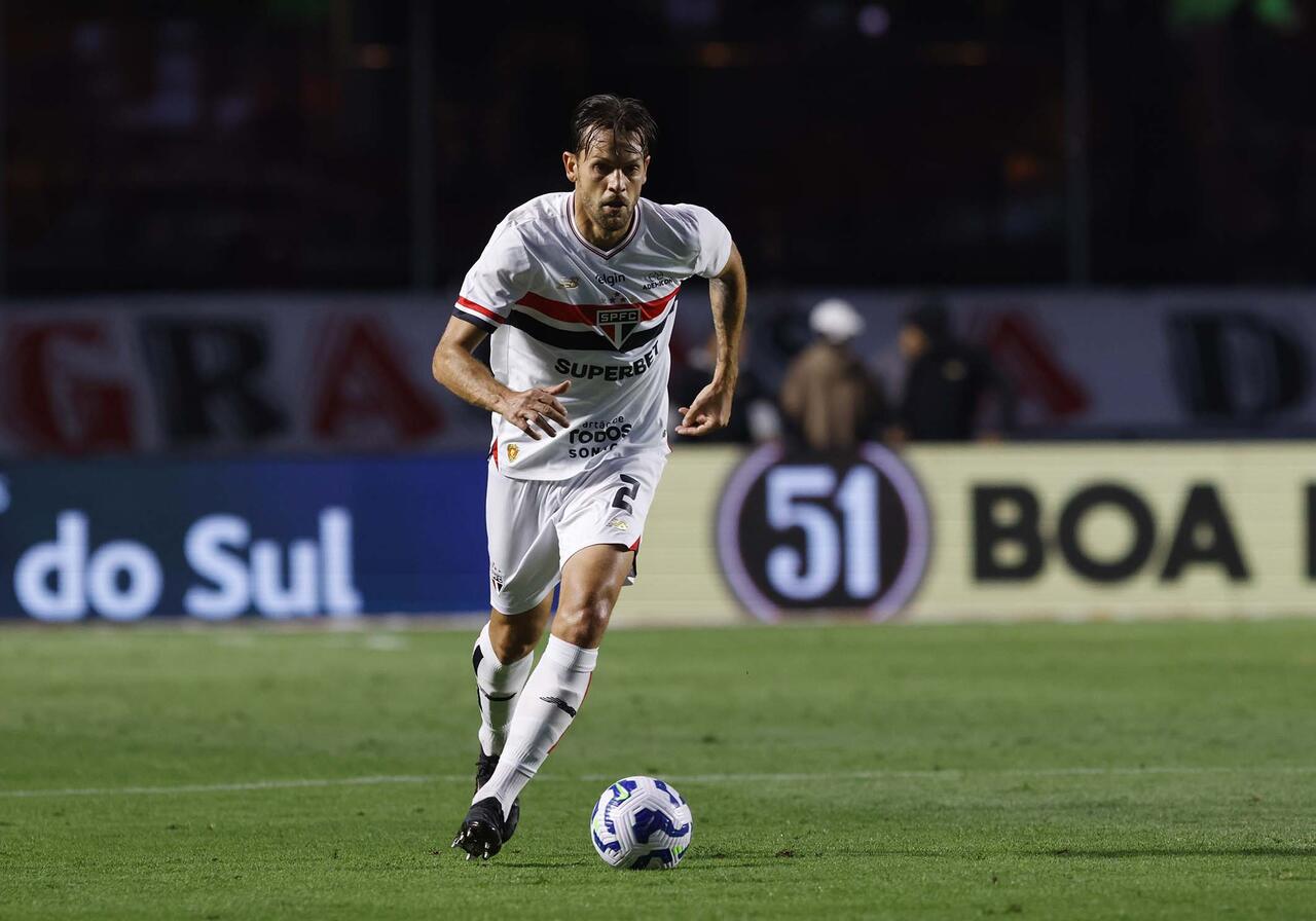 Rafael Tolói tem reestreia sólida pelo São Paulo e acirra disputa por vaga