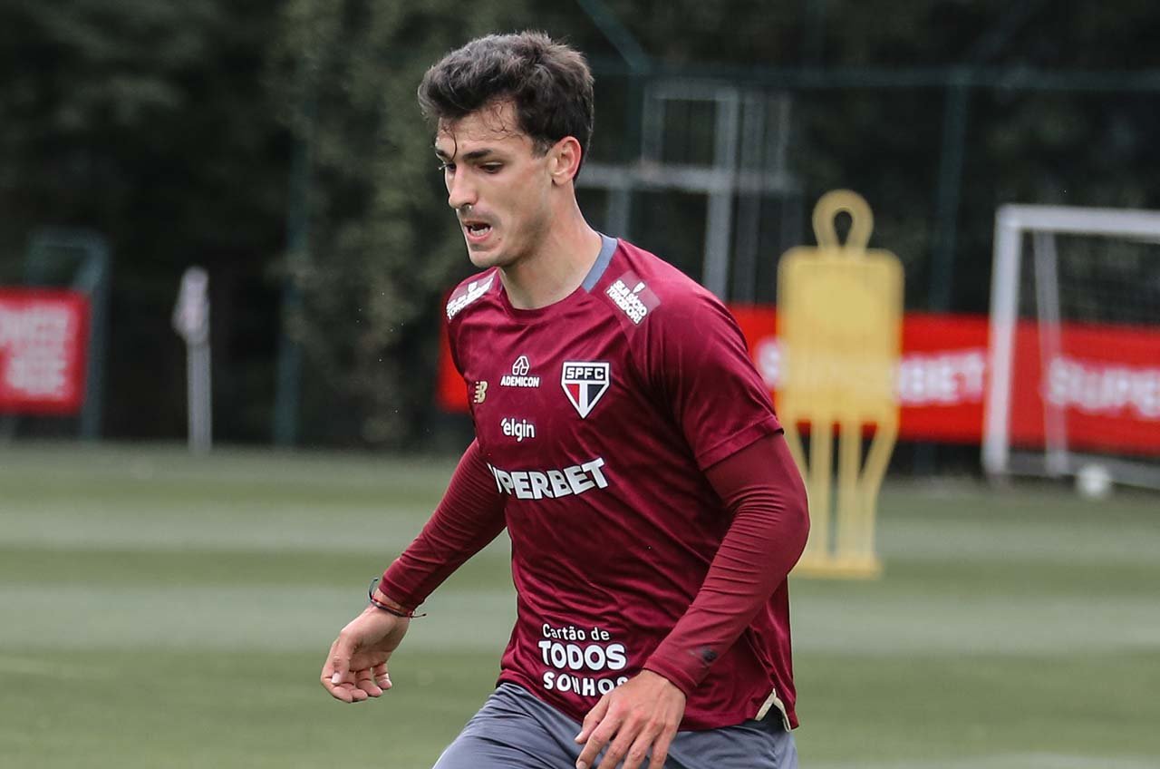 Dinenno passa por artroscopia no joelho e inicia recuperação no São Paulo