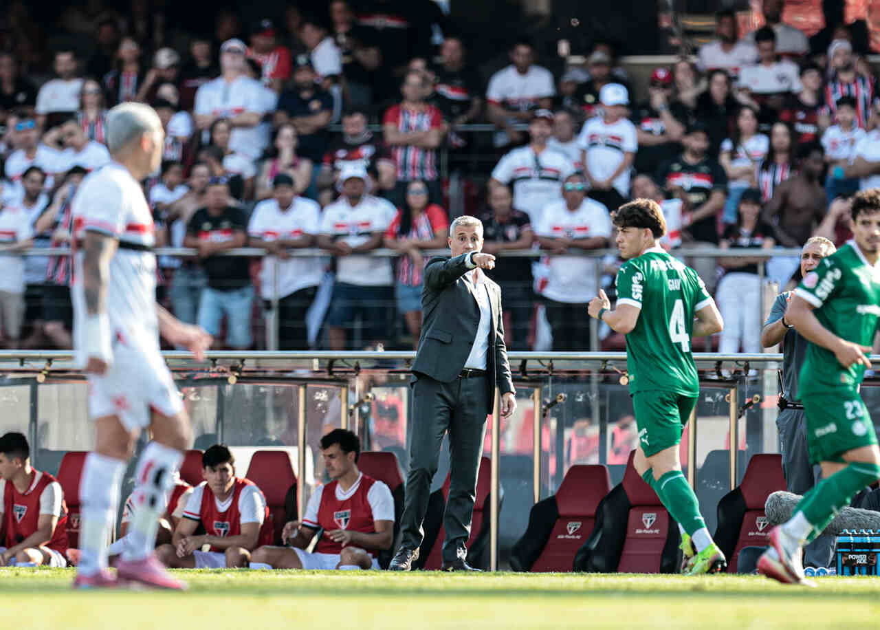 “Nunca vi nada igual de escandaloso”, diz Crespo após derrota do São Paulo