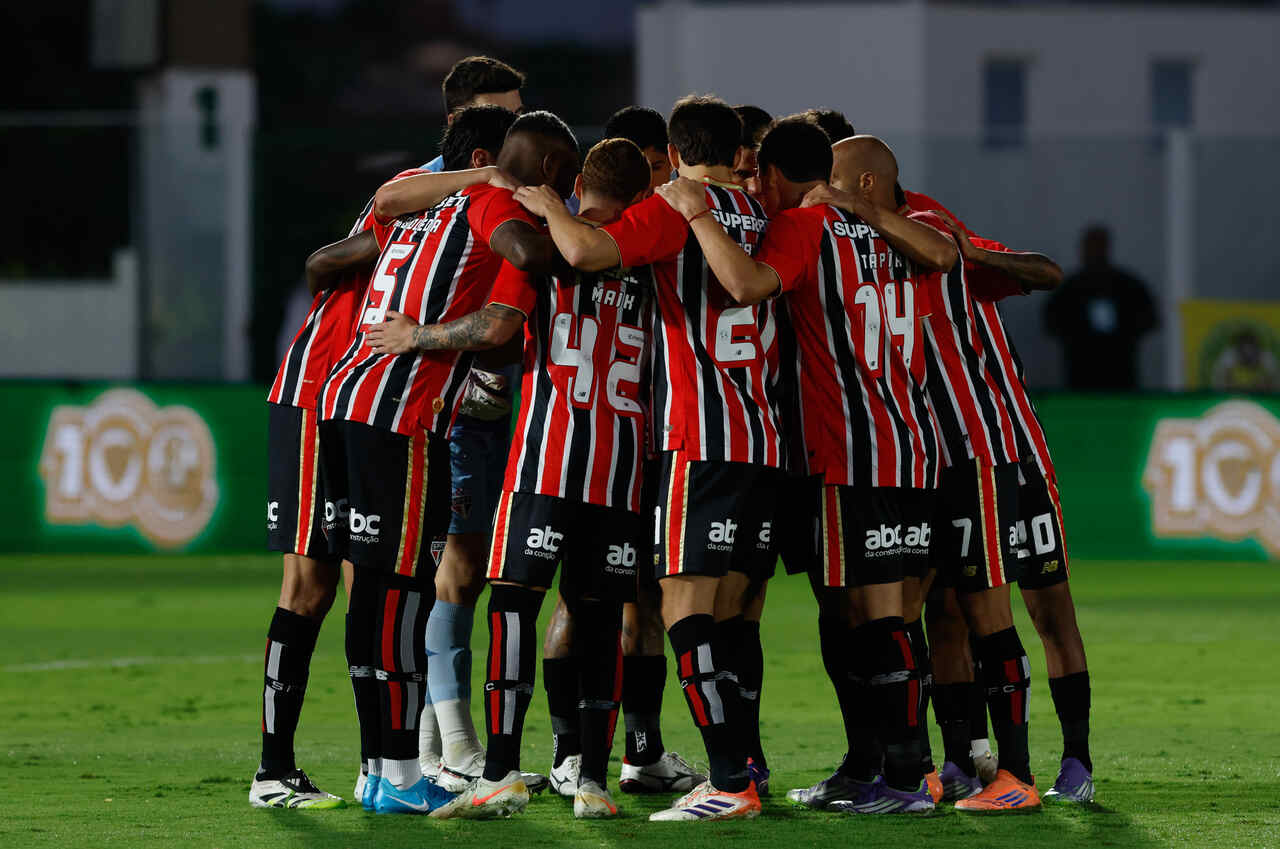 Defesa vulnerável e ataque em baixa: São Paulo vive crise acentuada após a Libertadores