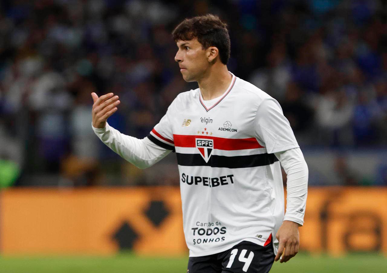 Tapia ganha moral no São Paulo, é convocado e cai nas graças de Crespo
