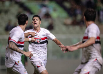 São Paulo descarta crias da base no Paulistão e promete força total na Copinha