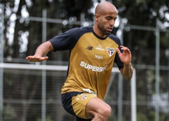 Lucas deve voltar ao time titular do São Paulo diante do Flamengo