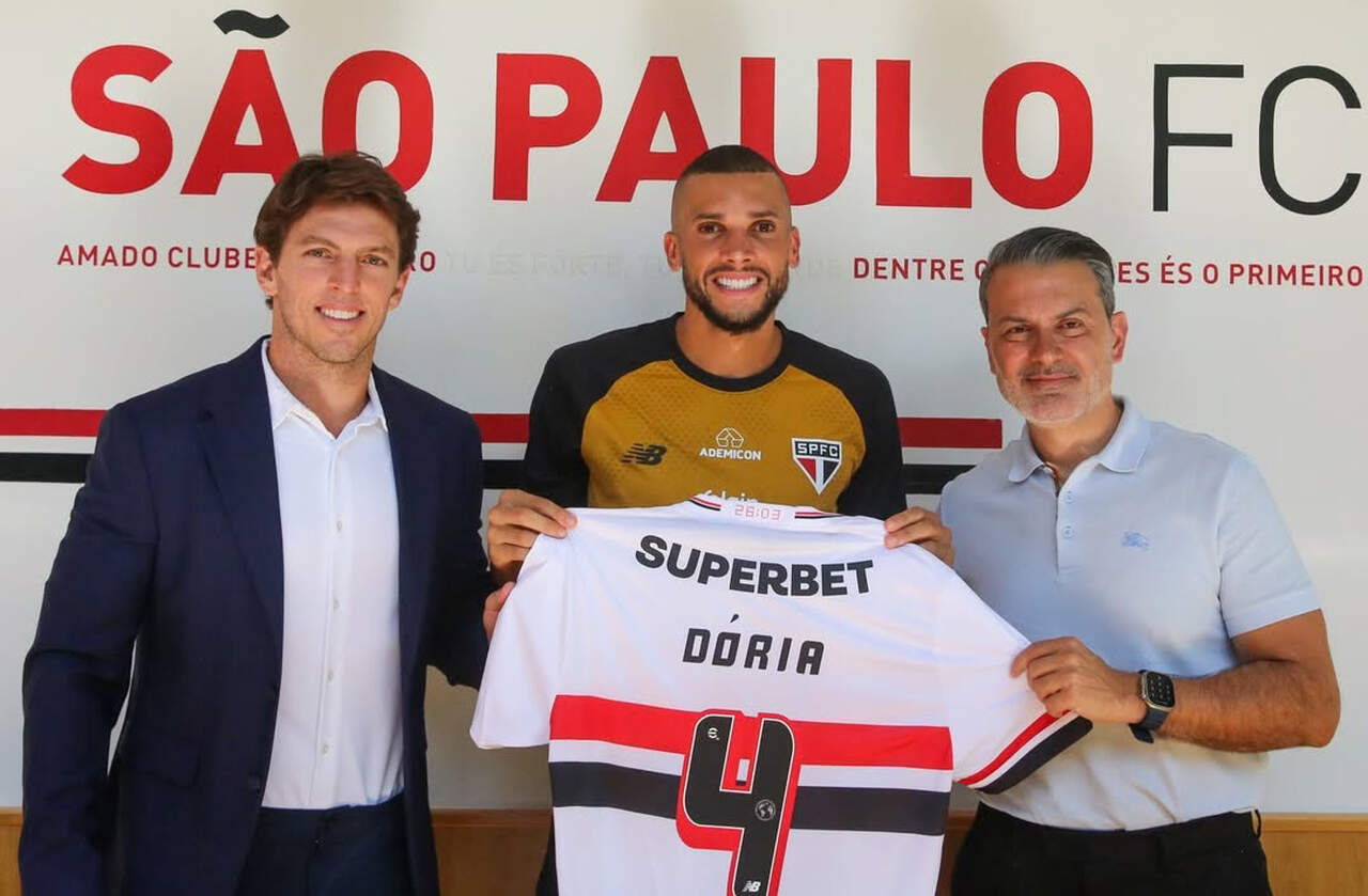 São Paulo acerta o retorno do zagueiro Dória