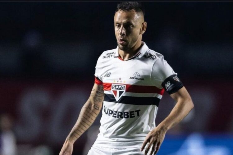 São Paulo encaminha acordo com Rafinha para cargo na diretoria