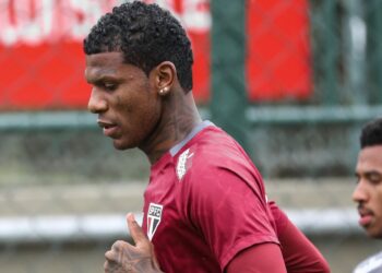 Arboleda não aparece em reapresentação no São Paulo e não enfrenta Cruzeiro