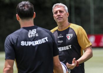 São Paulo vai repetir escalação para o clássico contra o Santos