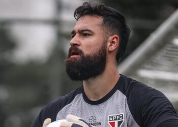 Goleiro desfalca o São Paulo após procedimento por cálculo renal