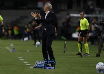 Crespo valoriza time alternativo, elogia elenco e descarta saída do São Paulo