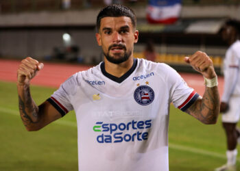 Cauly chega para fazer exames e assinar com o São Paulo