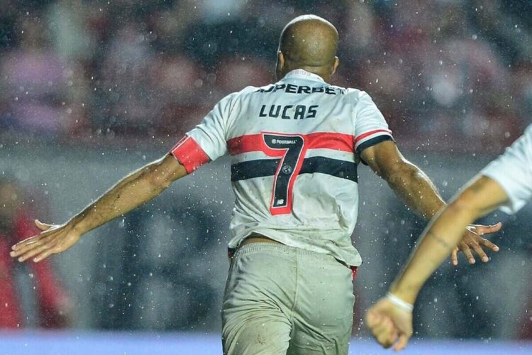 Lucas Moura celebra vitória do São Paulo e gol marcado no Paulista