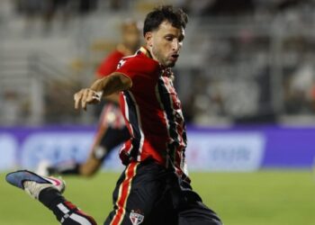 Calleri desabafa após classificação e exalta união do São Paulo